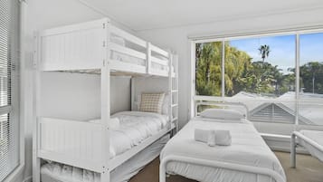 3 bedrooms, bed sheets