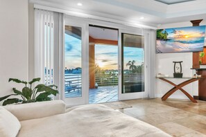 5 quartos, escrivaninha, Wi-Fi, roupa de cama