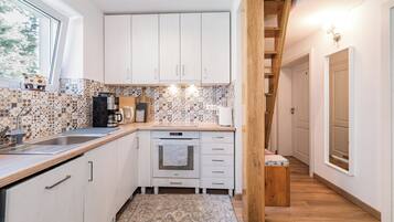 Frigorifero, forno, piano cottura, lavastoviglie