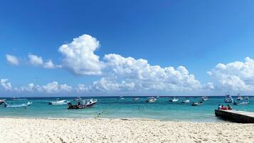 Beach nearby, sun loungers, beach towels