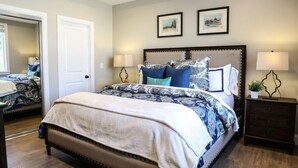 A bedroom with a bed, bedside tables, and a door. - Fantastic 6 bedroom 4 bath Pool Home (Anaheim)