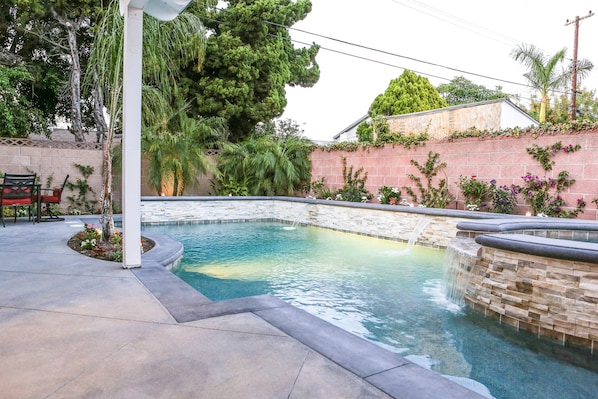 室外游泳池和溫水游泳池