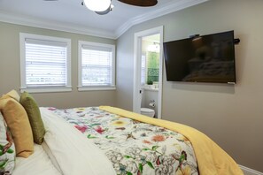 Hus, flere senger, adgang til basseng, havutsikt (Destination #35) | 6 soverom, individuelt dekorert, individuelt innredet og sengetøy