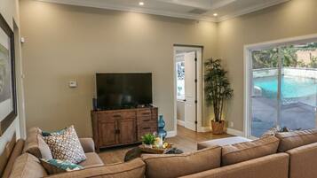 House, Multiple Beds, Pool Access, Pool View (Destination #35) | Living area
