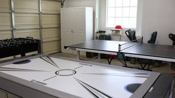 Ferienhaus, Mehrere Betten, Poolzugang, Poolblick (Destination #35) | Spielezimmer