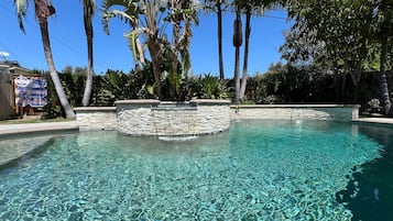 Hồ bơi ngoài trời, hồ bơi nước nóng