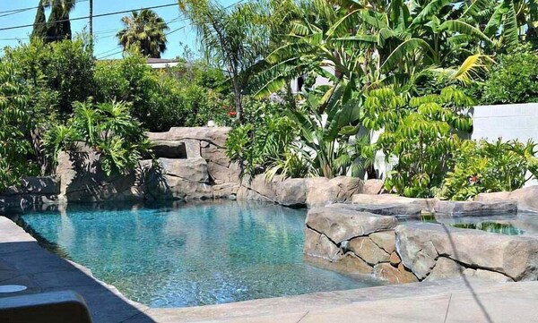 Amazing 5 Bedroom, 1/2 Mile To Disneyland 1/4 Mile To Anaheim Convention Ctr - Anaheim, CA