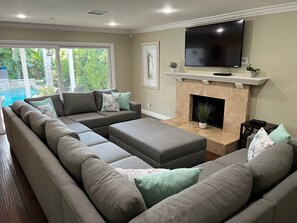 House, Multiple Beds, Pool Access, Ocean View (Destination #05) | Living area