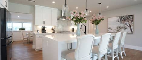 House, Multiple Beds, Pool Access, Pool View (Destination #45) | Private kitchen