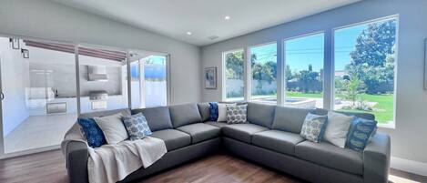 House, Berbilang Katil, Pool Access, Pool View (Destination #45) | Ruang tamu