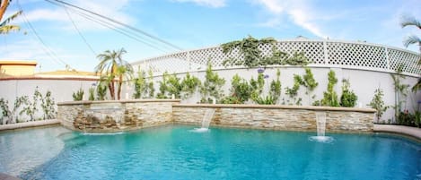 Piscine extérieure, piscine chauffée