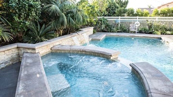 Piscina externa, piscina aquecida