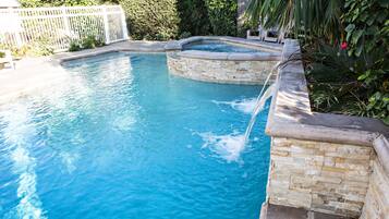 Hồ bơi ngoài trời, hồ bơi nước nóng