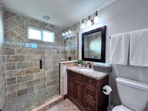 하우스, 침대(여러 개), 수영장 이용, 바다 전망 (Destination #01) | 욕실 | 타월, 화장지