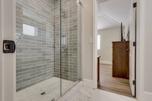 House, Multiple Beds, Patio ( Destination #41) | Bathroom | Towels, toilet paper