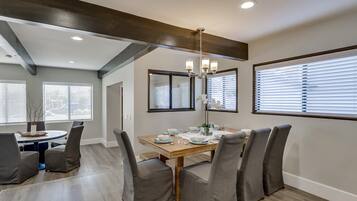 Ferienhaus, Mehrere Betten, Terrasse ( Destination #41) | Speisen