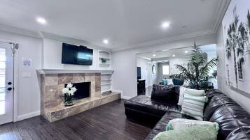 House, Multiple Beds, Pool Access, Ocean View (Destination #04) | Living area | Fireplace