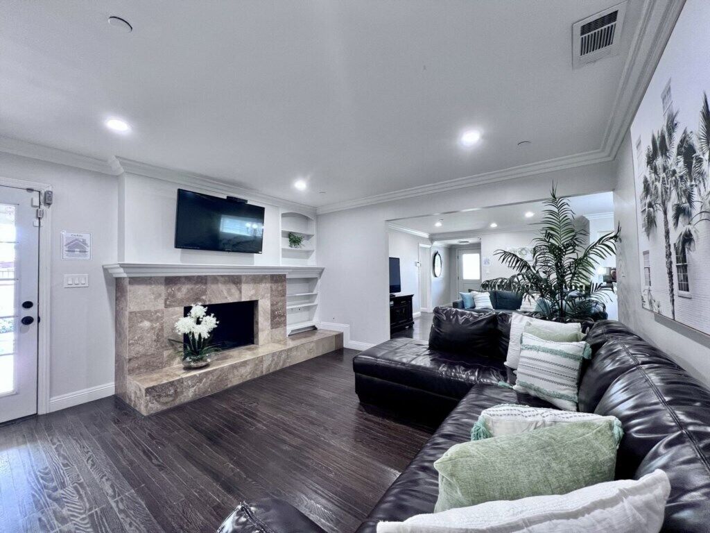 House, Multiple Beds, Pool Access, Pool View (Destination #04) | Living area | Fireplace