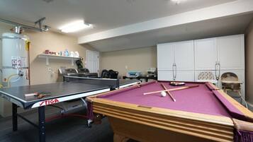 House, Multiple Beds, Pool Access, Pool View (Destination #04) | Games room