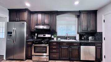 Coffee/tea maker, electric kettle