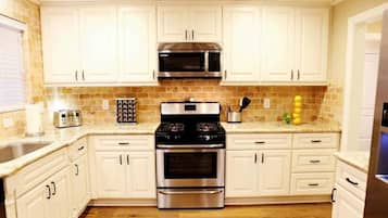 House, Multiple Beds, Pool Access, Ocean View (Destination #29) | Private kitchen | Coffee/tea maker, electric kettle