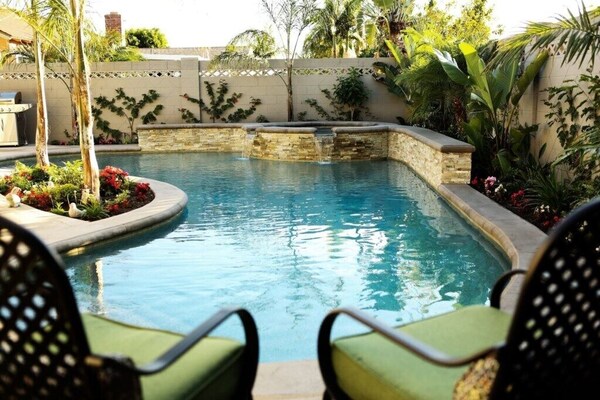 Lavish 5 Bedroom, 4 Bath Pool Home 3/4 Mile To Disney - Anaheim, CA
