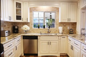 House, Multiple Beds, Pool Access, Ocean View (Destination #26) | Private kitchen | Coffee/tea maker, electric kettle