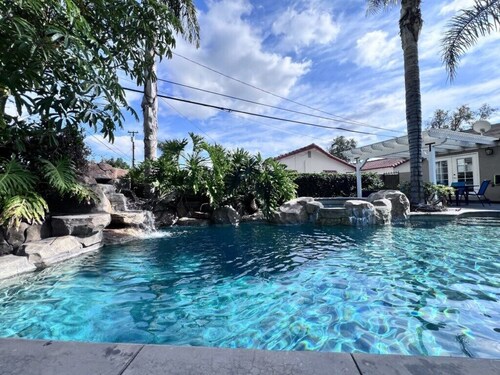 Incredible 5 Bedroom, 4 Bath, Rock Pool & Jacuzzi Home, 1/2 Mile Walk To Disney