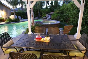 Outdoor dining - Destination #02 (Anaheim)