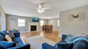 Télévision, cheminée