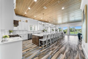 Fridge, microwave, oven, stovetop - *Bella Vista Luxe*Pool & Hot Tub*Golf Cart*Theater*Rooftop Patios*Luxurious* (Miramar Beach)