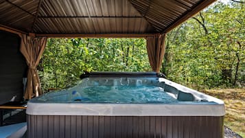 Bain à remous extérieur