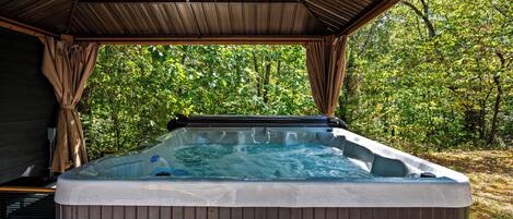 مغطس سبا خارجي