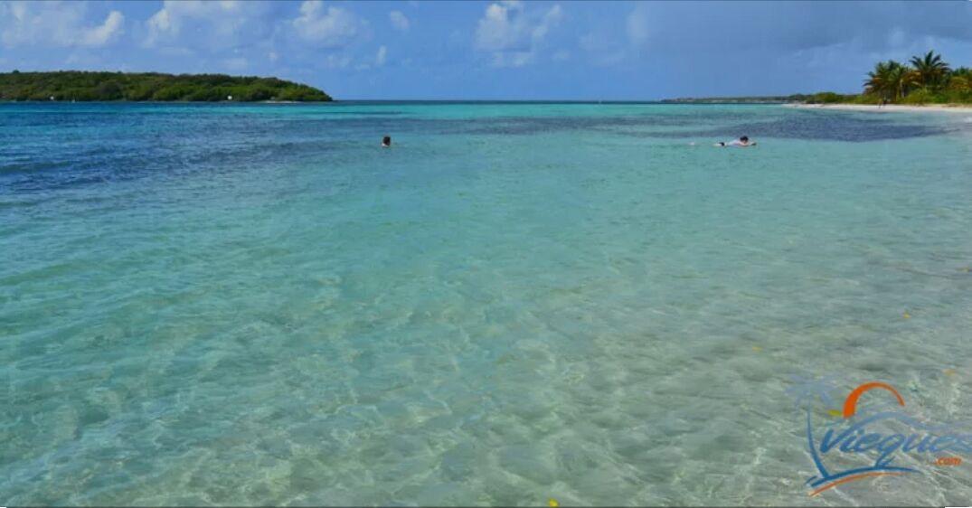 Beach nearby, sun loungers, beach towels