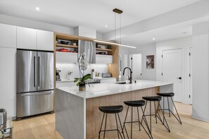 Superior Condo, Mountain View | Private kitchen
