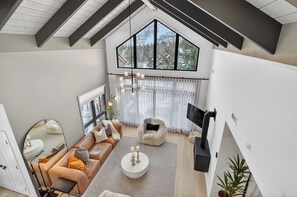 Superior Condo, Mountain View | Living area