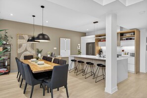 Superior Condo, Mountain View | In-room dining - 201 Verbier Building 5 (Mont-Tremblant)