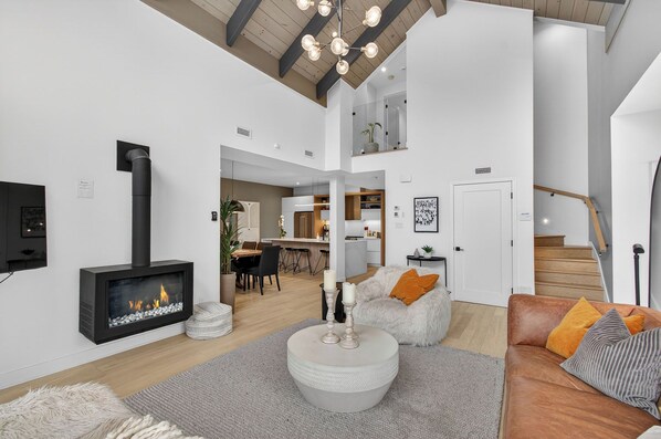 Superior Condo, Mountain View | Living area