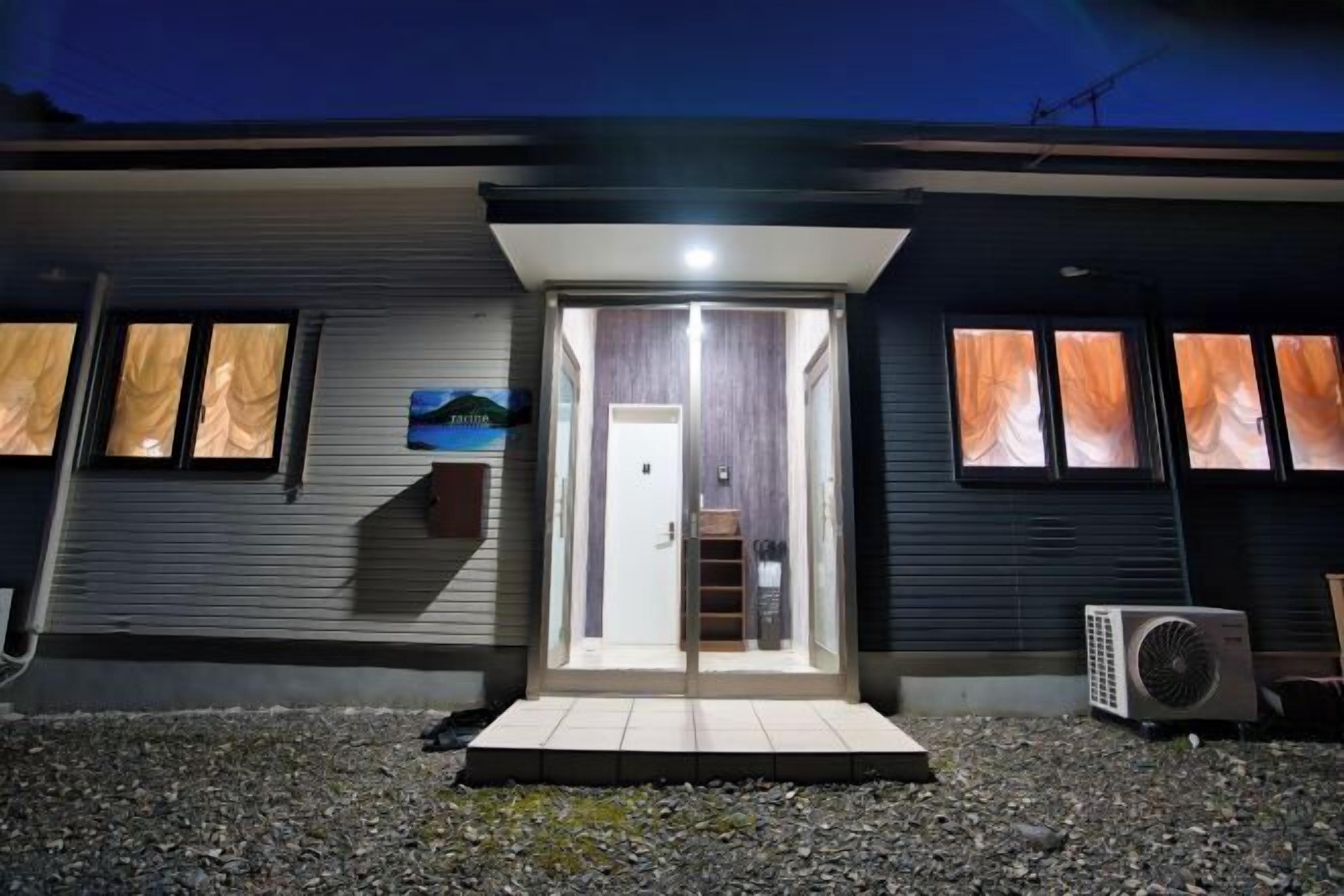 المنشأة من الخا رج