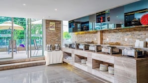 A modern kitchen area with a stone backsplash, stainless steel appliances, and a glass partition. - LiSheng Yijia Hotel (Chengdu)
