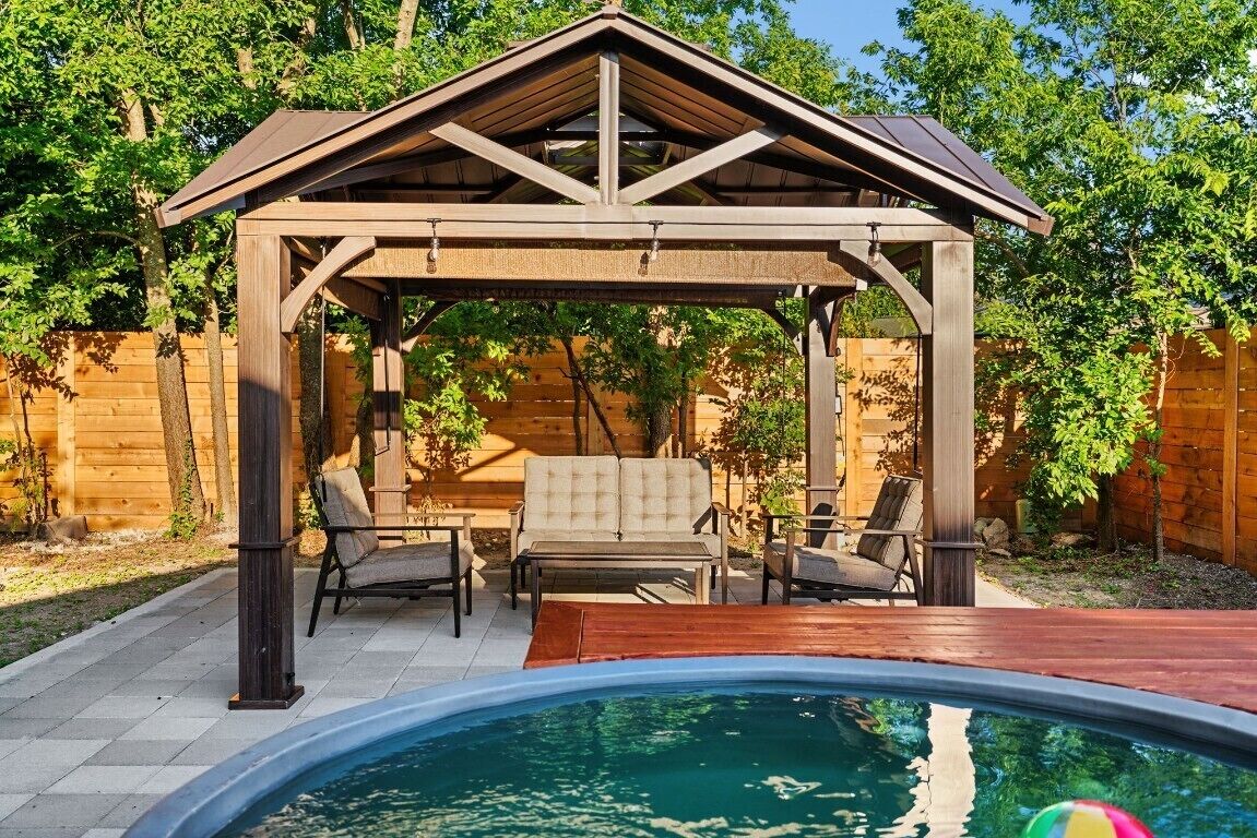 Lämmitetty uima-allas