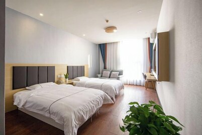 Haining Stranger Shanghua Hotel