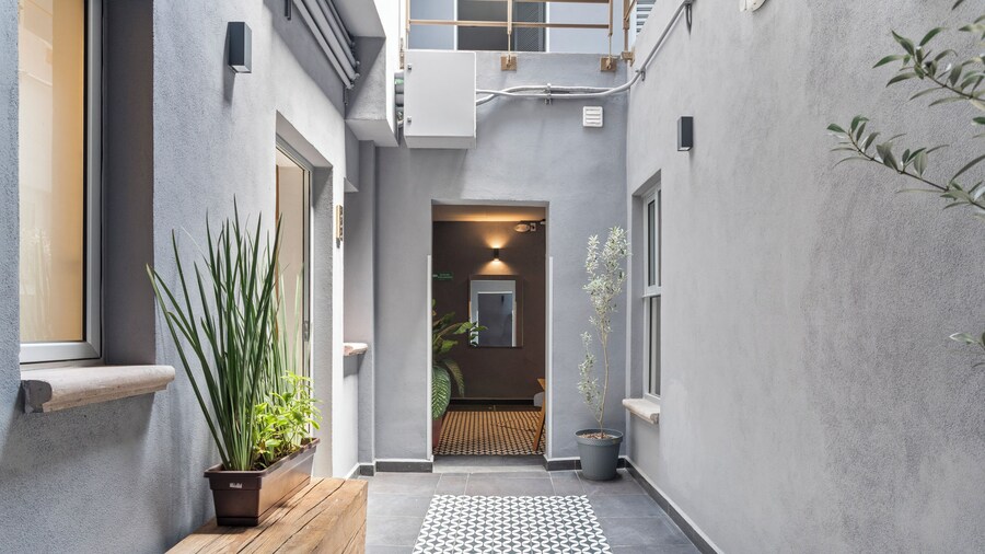 Universidad by Homirent