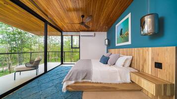 4 bedrooms, desk, travel crib, free WiFi