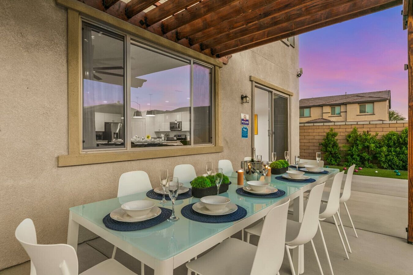 屋外ダイニングエリア