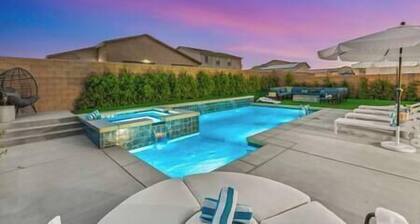 15 Bed, Glow Gameroom, Putting green, Pool & BBQ