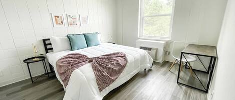 Schreibtisch, Bügeleisen/Bügelbrett, kostenloses WLAN, Bettwäsche