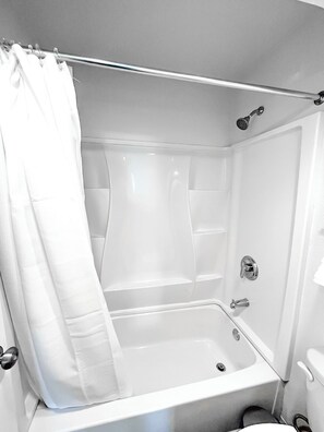 タオル、石鹸、トイレットペーパー