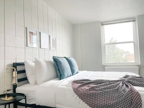 Desk, iron/ironing board, free WiFi, bed sheets - Sleepover | Superior 1BD/1BA + Gym -Cincinnati (Cincinnati)