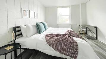 Bureau, fer et planche à repasser, Wi-Fi gratuit, draps fournis